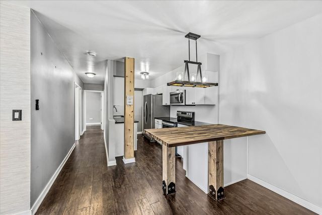938 North Boulevard 201, Oak Park, IL 60301