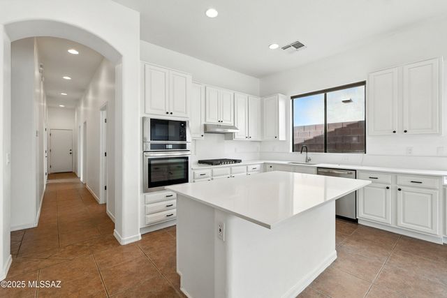 13122 N High Hawk Drive, Marana, AZ 85658