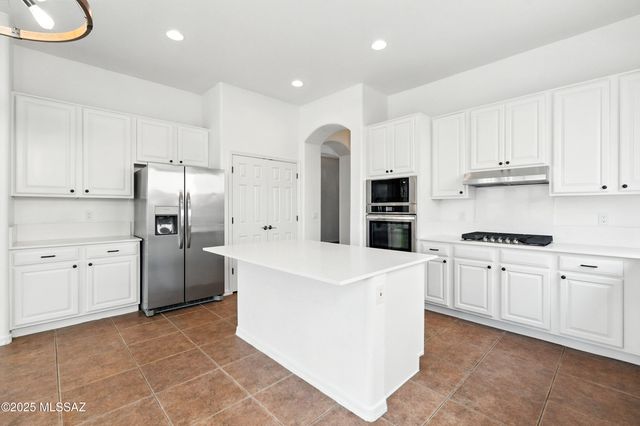 13122 N High Hawk Drive, Marana, AZ 85658