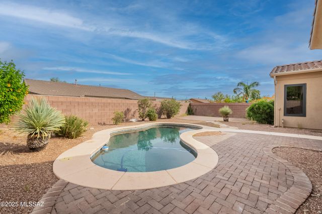 13122 N High Hawk Drive, Marana, AZ 85658