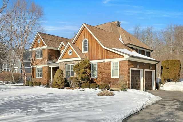 14 Pond Hollow Court, Pleasantville, NY 10570