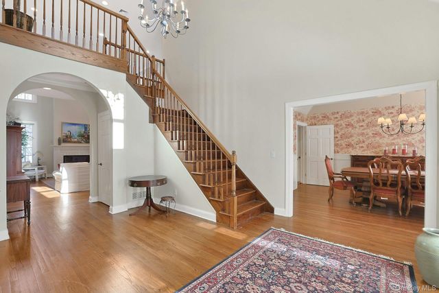 14 Pond Hollow Court, Pleasantville, NY 10570