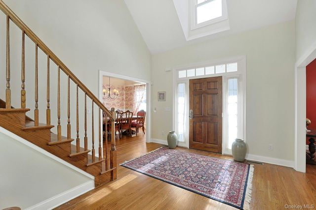 14 Pond Hollow Court, Pleasantville, NY 10570