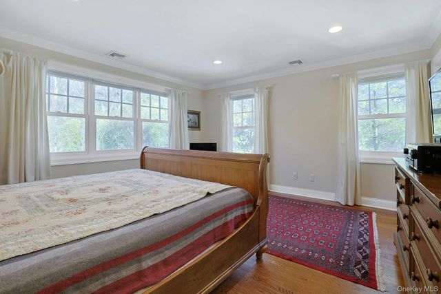 14 Pond Hollow Court, Pleasantville, NY 10570