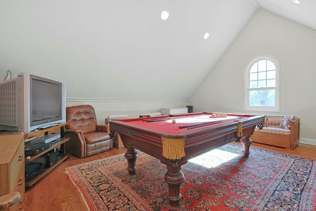 14 Pond Hollow Court, Pleasantville, NY 10570