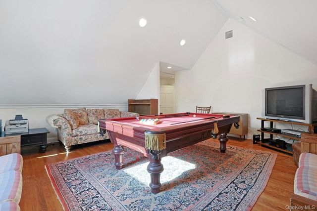 14 Pond Hollow Court, Pleasantville, NY 10570