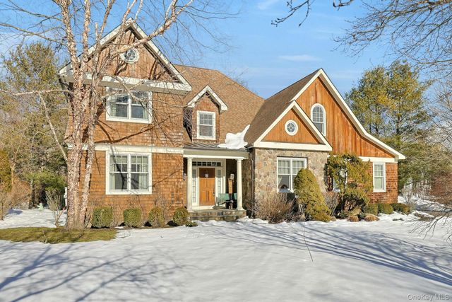 14 Pond Hollow Court, Pleasantville, NY 10570
