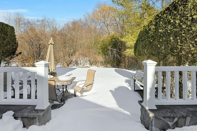 14 Pond Hollow Court, Pleasantville, NY 10570