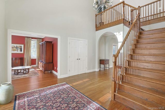 14 Pond Hollow Court, Pleasantville, NY 10570