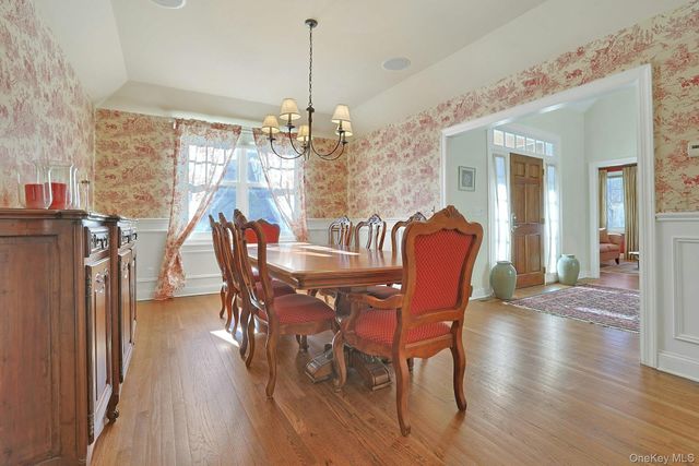14 Pond Hollow Court, Pleasantville, NY 10570
