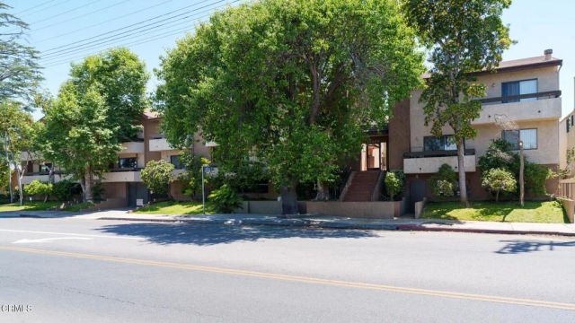 12330 Magnolia Boulevard 106, Valley Village, CA 91607