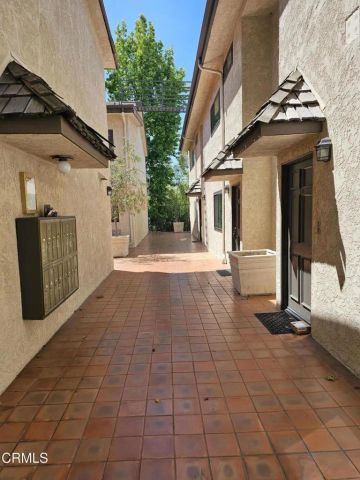 12330 Magnolia Boulevard 106, Valley Village, CA 91607