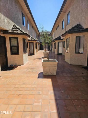 12330 Magnolia Boulevard 106, Valley Village, CA 91607