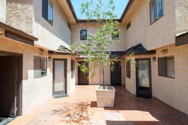 12330 Magnolia Boulevard 106, Valley Village, CA 91607