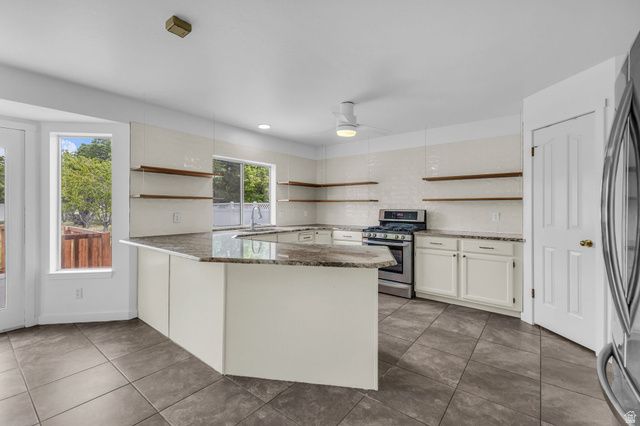 1202 W COUNTRY RIDGE DR, South Jordan, UT 84095