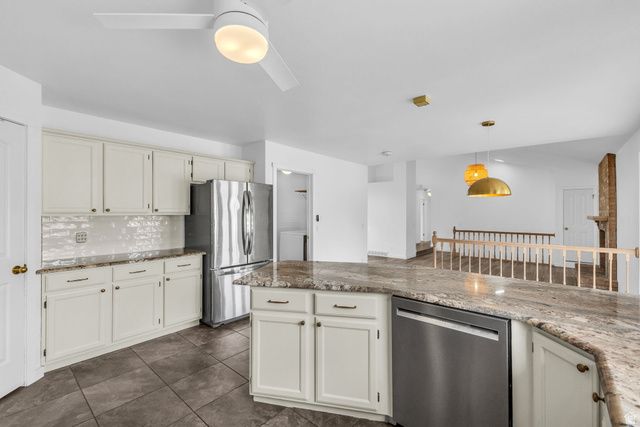1202 W COUNTRY RIDGE DR, South Jordan, UT 84095
