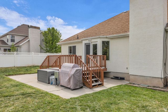 1202 W COUNTRY RIDGE DR, South Jordan, UT 84095