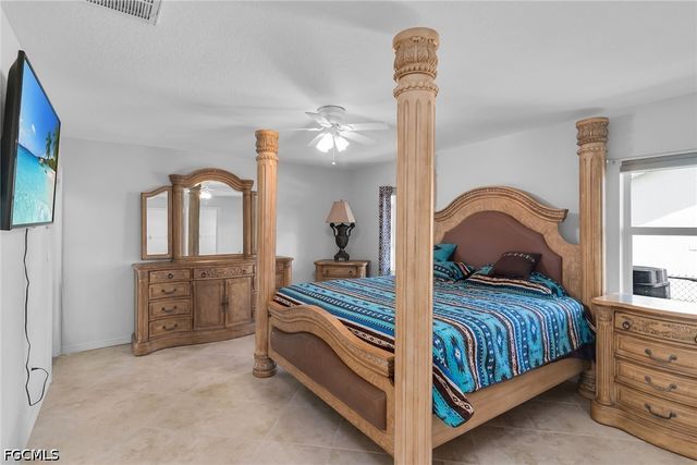 2009 SW 36th TER, Cape Coral, FL 33914