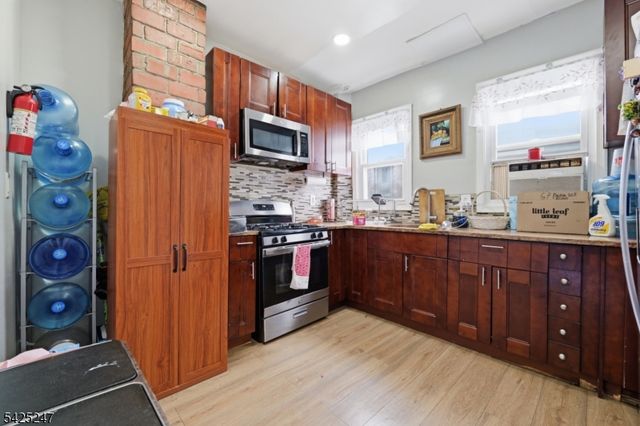 140 Lily St, Paterson City, NJ 07522