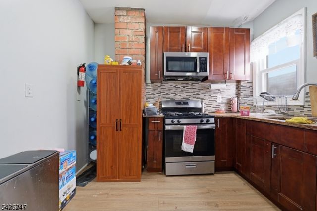 140 Lily St, Paterson City, NJ 07522