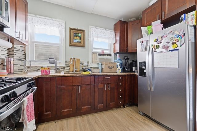 140 Lily St, Paterson City, NJ 07522