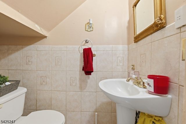 140 Lily St, Paterson City, NJ 07522