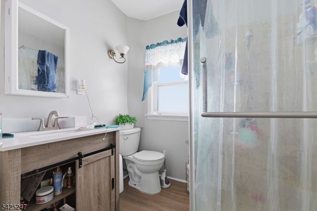 140 Lily St, Paterson City, NJ 07522