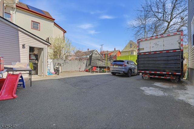 140 Lily St, Paterson City, NJ 07522