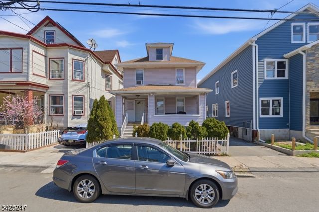 140 Lily St, Paterson City, NJ 07522