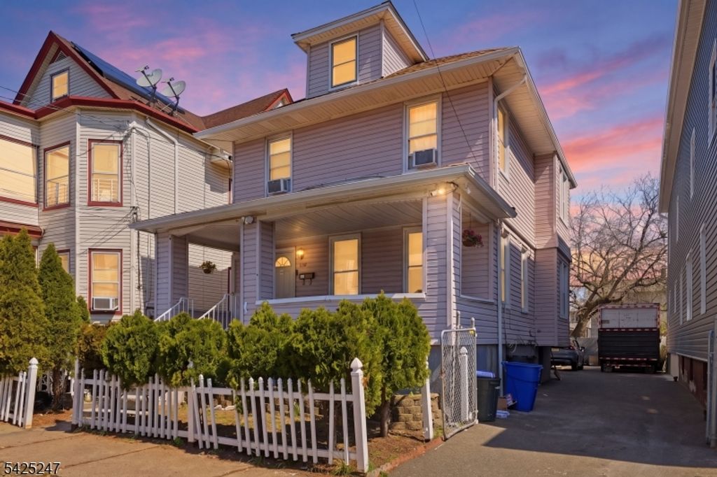 140 Lily St, Paterson City, NJ 07522