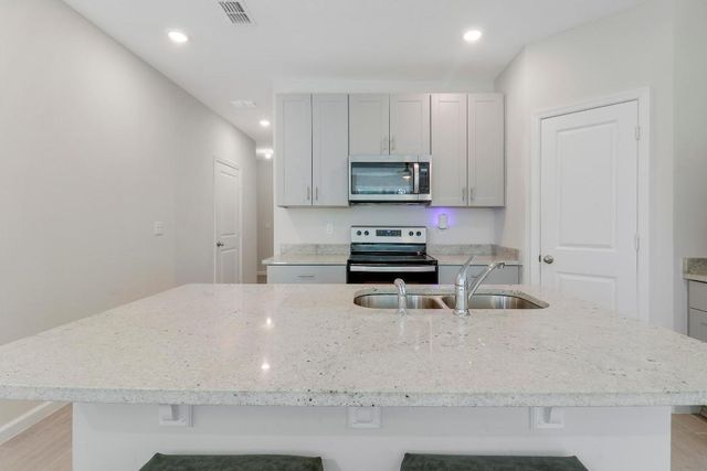 3903 SE Mentmore Lane, Stuart, FL 34997