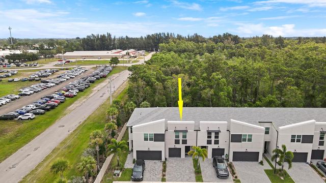 3903 SE Mentmore Lane, Stuart, FL 34997