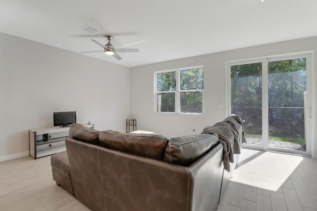 3903 SE Mentmore Lane, Stuart, FL 34997