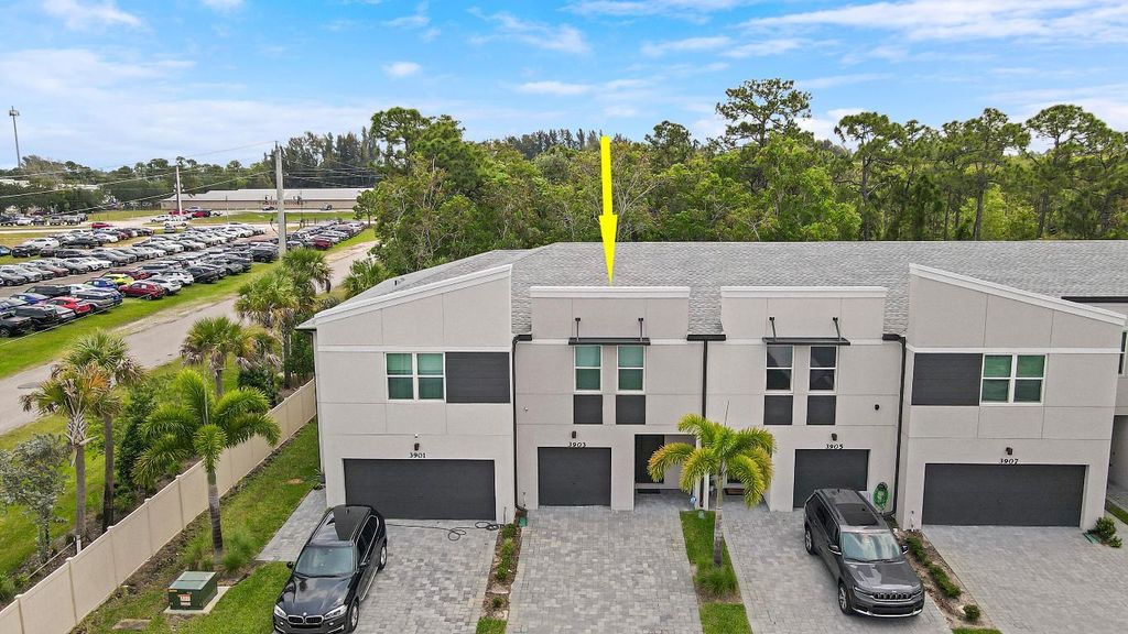 3903 SE Mentmore Lane, Stuart, FL 34997