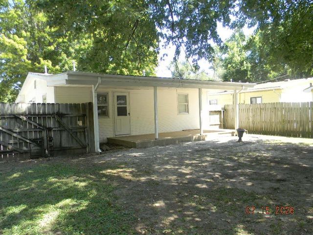 315 S STEWART DR, Haysville, KS 67060