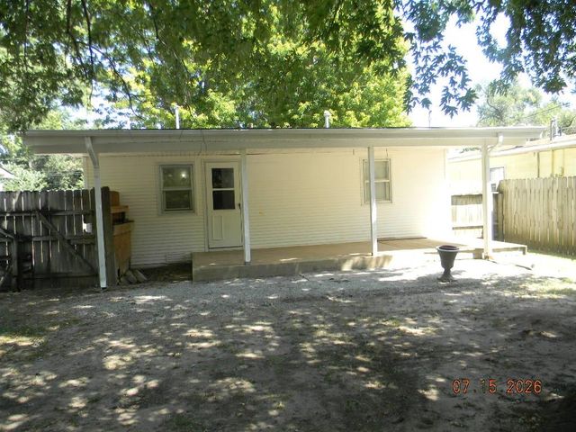 315 S STEWART DR, Haysville, KS 67060