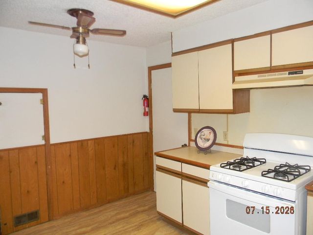 315 S STEWART DR, Haysville, KS 67060