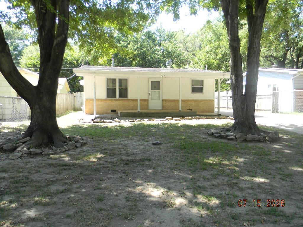 315 S STEWART DR, Haysville, KS 67060
