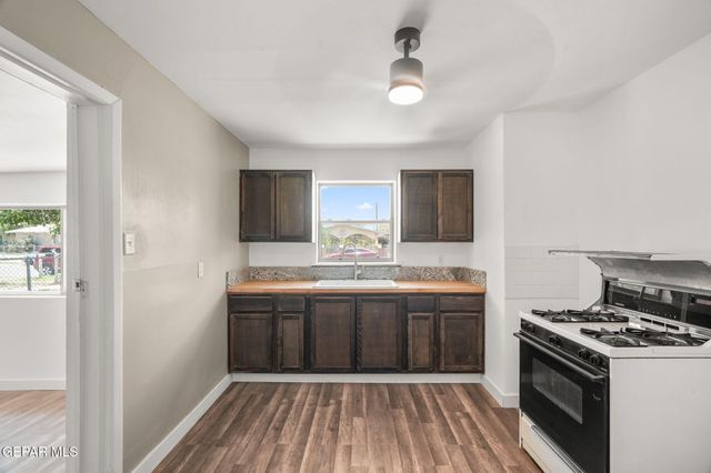 221 CORONADO Road, El Paso, TX 79915