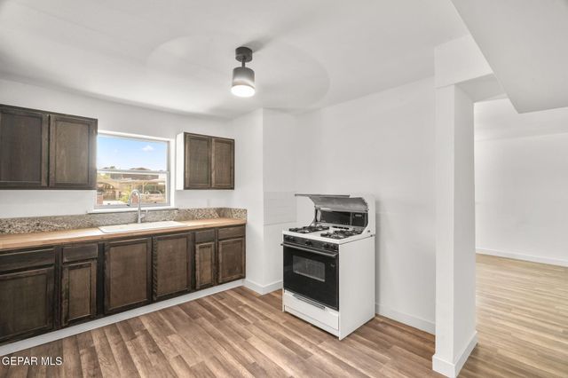 221 CORONADO Road, El Paso, TX 79915