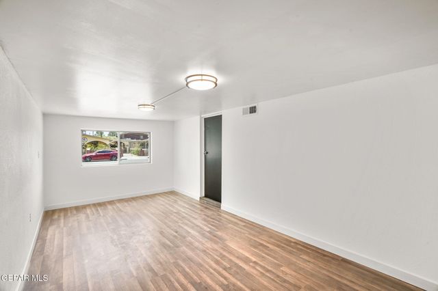 221 CORONADO Road, El Paso, TX 79915