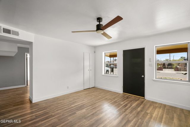 221 CORONADO Road, El Paso, TX 79915