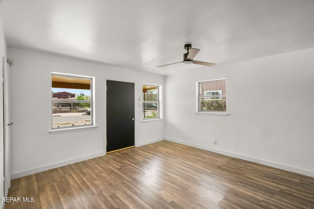 221 CORONADO Road, El Paso, TX 79915