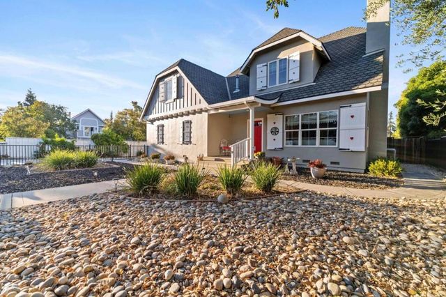 16973 Roberts Road, Los Gatos, CA 95032