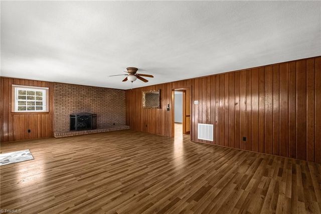 142 Kings Lane, Winston-salem, NC 27107