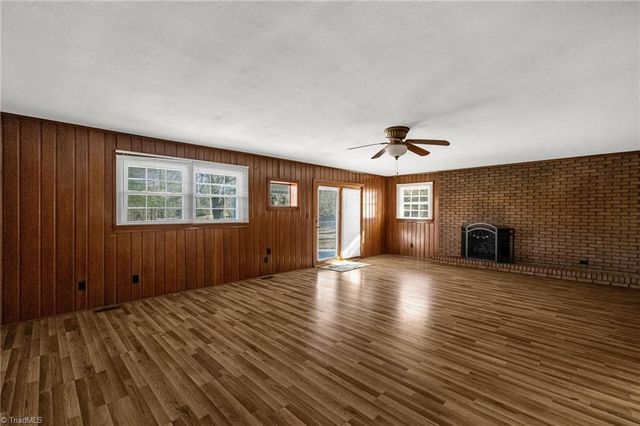 142 Kings Lane, Winston-salem, NC 27107