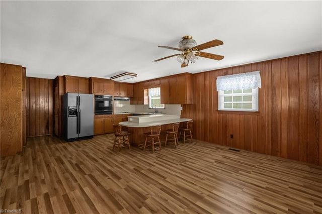 142 Kings Lane, Winston-salem, NC 27107