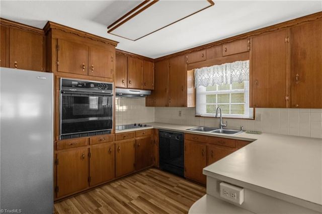 142 Kings Lane, Winston-salem, NC 27107