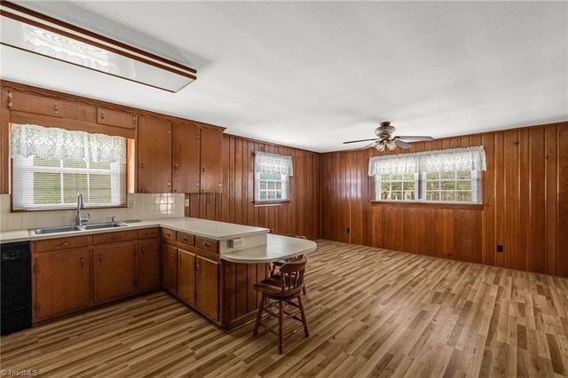 142 Kings Lane, Winston-salem, NC 27107