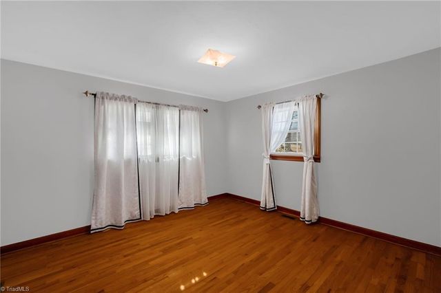 142 Kings Lane, Winston-salem, NC 27107